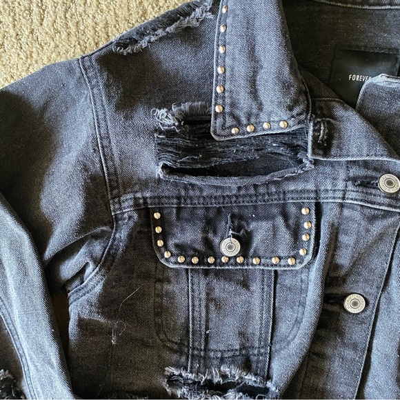 Forever 21 Distressed Cropped Denim‎ Jacket Coat w/ Studs - Black - Small - Picture 4 of 5